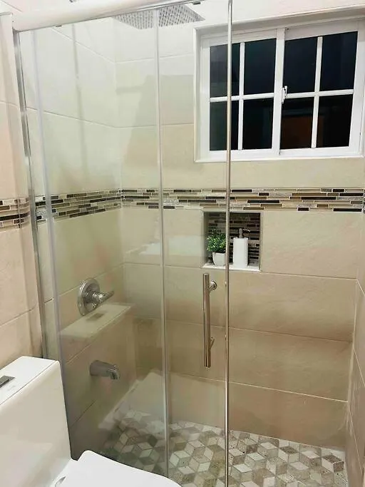 The Rest Stop- Upstairs/24Hr Security/5 Miles Mbj Montego Bay Jamaica