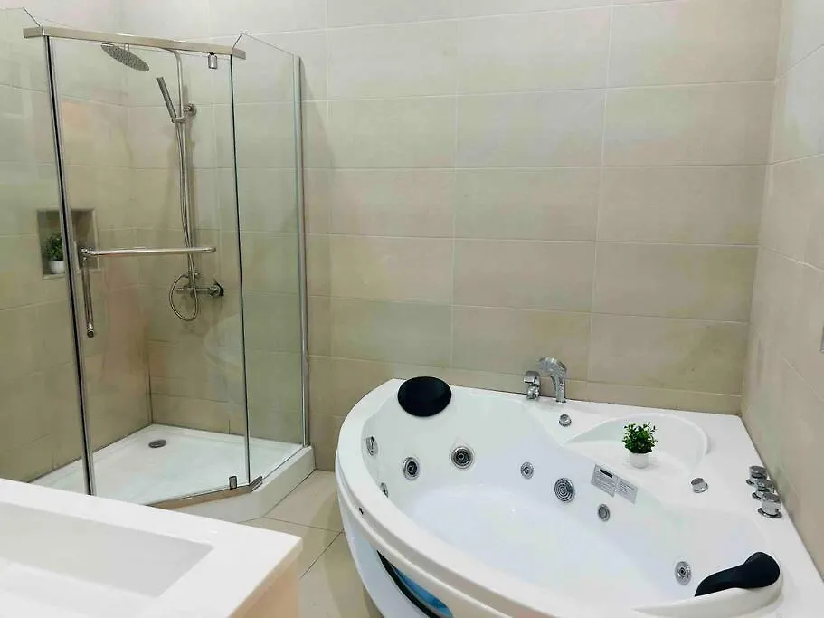 The Rest Stop- Upstairs/24Hr Security/5 Miles Mbj Montego Bay Apartment