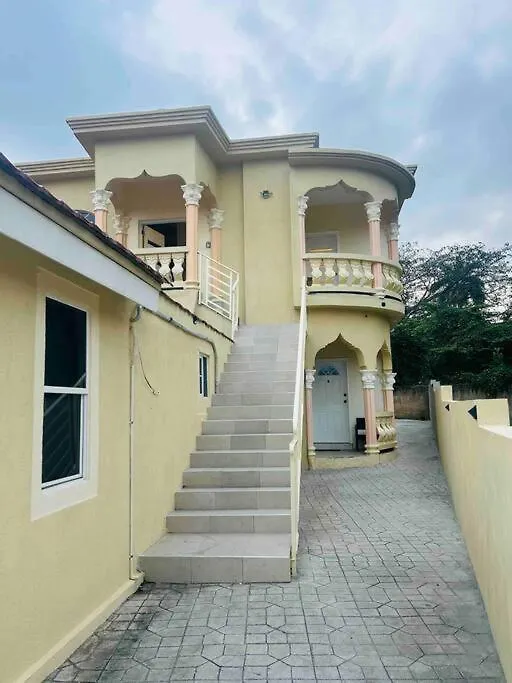 The Rest Stop- Upstairs/24Hr Security/5 Miles Mbj Montego Bay