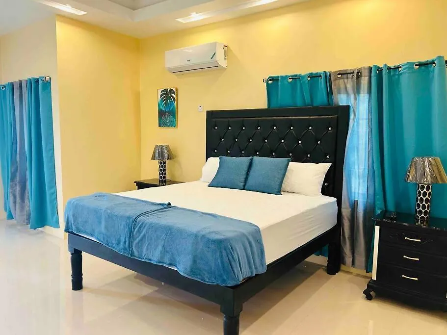 The Rest Stop- Upstairs/24Hr Security/5 Miles Mbj Montego Bay