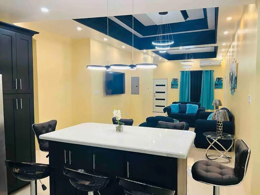 The Rest Stop- Upstairs/24Hr Security/5 Miles Mbj Montego Bay Apartment