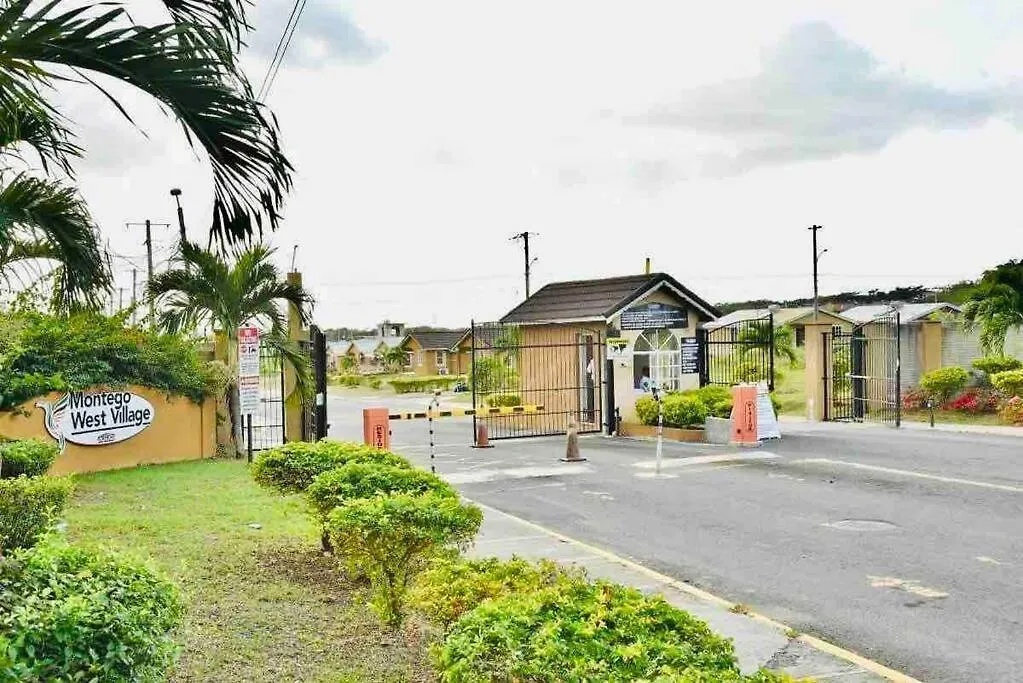 Apartment The Rest Stop- Upstairs/24Hr Security/5 Miles Mbj Montego Bay